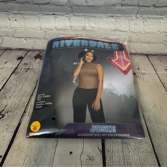 Riverdale Josie Halloween Costume Accessory Kit - Picture 1 of 3